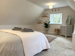 Postel nebo postele na pokoji v ubytování Rectory Cottage