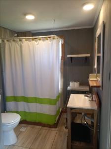 Et badeværelse på Casa de Campo Meliquina + 8 billeder