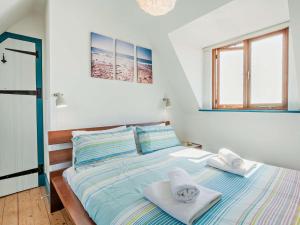 Postel nebo postele na pokoji v ubytování 4 Bed in Pevensey Bay BT069