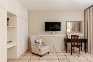 TV a/nebo společenská místnost v ubytování Shandon Lodge Guest House & Spa