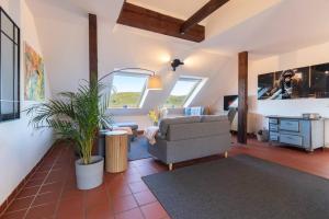 TV a/nebo společenská místnost v ubytování Wohnen mit Weitblick-Eifel pur