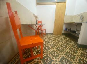 a kitchen with two chairs and a table in a room at kitnet no Centro histórico in São João del Rei