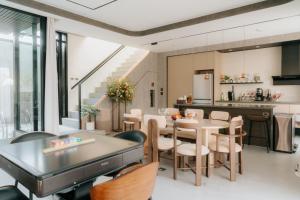 Kuchyň nebo kuchyňský kout v ubytování SunMoon Villa + 16 fotografií