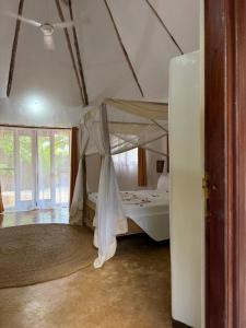 Postel nebo postele na pokoji v ubytování baobab Africa zanzibar