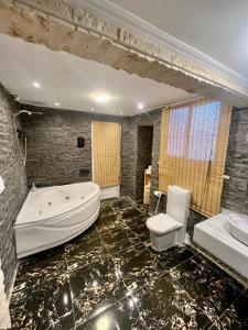 Koupelna v ubytování Downtown House Suites