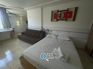 Ένα ή περισσότερα κρεβάτια σε δωμάτιο στο Apto em Intermares | Quarto Casal Estúdio #VF510 +9 φωτογραφίες