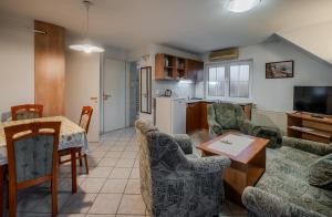 Kuchyň nebo kuchyňský kout v ubytování Villa Amphora + 18 fotografií