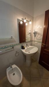 Un baño de Sardinian Gallery Sa Piatta