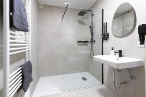 Koupelna v ubytování Living between heaven and forest + 33 fotografií