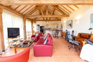 TV a/nebo společenská místnost v ubytování Nature's Lodge + 32 fotografií