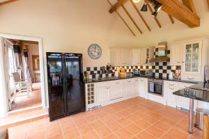 Kuchyň nebo kuchyňský kout v ubytování Nature's Lodge