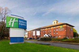 a hospital sign in front of a building at Holiday Inn Express Birmingham Oldbury by IHG in Oldbury