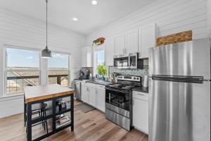 Køkken eller tekøkken på Summit Sunsets, Luxury Pool, Fire Pit, Grill