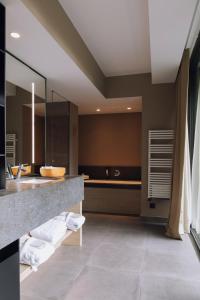 a bathroom with a sink and a counter with towels at Domaine des Terres du Val in Wanze