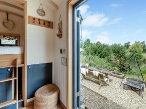 Balkón nebo terasa v ubytování Lillie's Shepherd Hut - Uk50230 + 23 fotografií