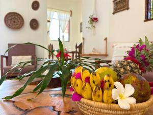 a basket of fruit on top of a table at Outdoor Cinema Group Friendly Retreat in Pingwe