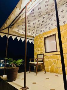 Un patio sau altă zonă în aer liber la The Farm Stay Jaisalmer
