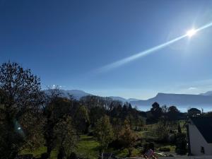a view of the mountains from a house at Appartement cosy une chambre in Charnècles