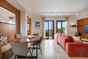 Posezení v ubytování Beautiful Sea and Sunset Views from Apartment CE13, Theseus Village, Aphrodite Hills