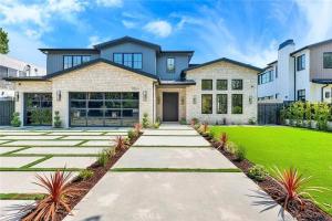 Budova, kde se prázdninový dům nachází