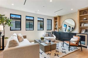 Posezení v ubytování Studio City Luxury 6BR Home with Pool and Theatre + 58 fotografií