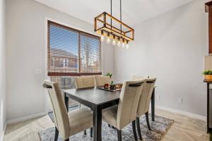 Afbeelding uit fotogalerij van Single 3 Bedroom Full Private House in Airdrie