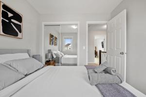 Afbeelding uit fotogalerij van Single 3 Bedroom Full Private House in Airdrie