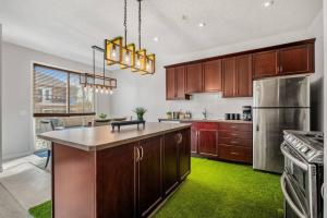 Afbeelding uit fotogalerij van Single 3 Bedroom Full Private House in Airdrie