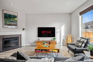 Afbeelding uit fotogalerij van Single 3 Bedroom Full Private House in Airdrie +38 foto's