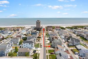 Φωτογραφία από το άλμπουμ του 5BR Pool Hot Tub Cabana Elevator and Game Room σε Brigantine