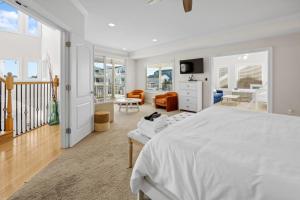 Postel nebo postele na pokoji v ubytování 5BR Pool Hot Tub Cabana Elevator and Game Room + 73 fotografií