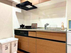 a kitchen with a sink and a stove top oven at Aa歌舞伎町 东京最中心 东新宿四分钟 in Wada