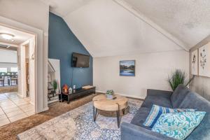 Χώρος καθιστικού στο The Willett Loft - Spacious 2BR Escape in Memphis