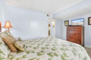 Postel nebo postele na pokoji v ubytování Island Wind West 177 Next to Hangout pool