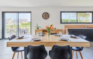 Φωτογραφία από το άλμπουμ του Cozy Home In Saint Germain Sur Ay With Wifi σε Saint-Germain-sur-Ay