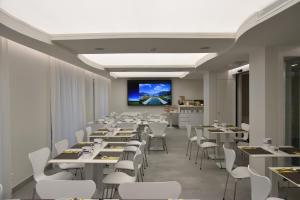 TV a/nebo společenská místnost v ubytování Hotel City Locarno