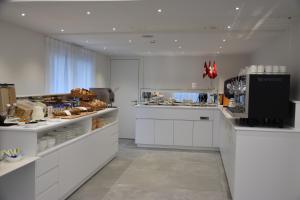 Kuchyň nebo kuchyňský kout v ubytování Hotel City Locarno