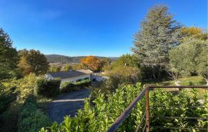 ein Haus inmitten einer Straße mit Bäumen in der Unterkunft 2 Bedroom Lovely Home In Saint André De Roquepe in Saint-André-de-Roquepertuis + 22 Fotos