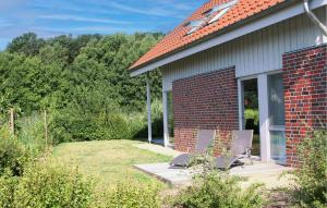 Κήπος έξω από το Cozy Home In Röbel With House A Panoramic View