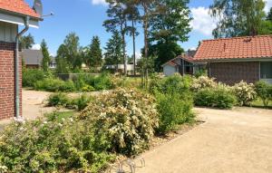 Κήπος έξω από το Cozy Home In Röbel With House A Panoramic View