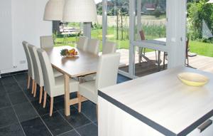 Κήπος έξω από το Cozy Home In Röbel With House A Panoramic View