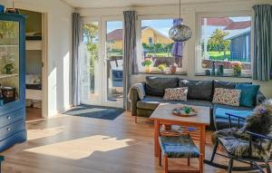 Et opholdsområde på Stunning Home In Broager With Wifi