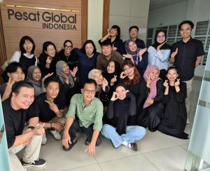 a group of people posing for a picture at Anna 