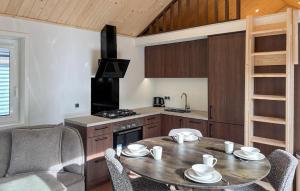 a kitchen with a table and chairs in a kitchen at 3 Bedroom Pet Friendly Home In Oud Gastel in Zegge