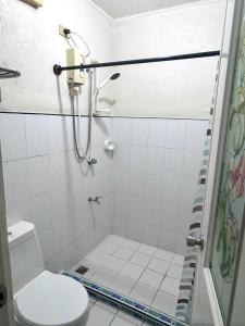 Ένα μπάνιο στο Placido's Vacation Home