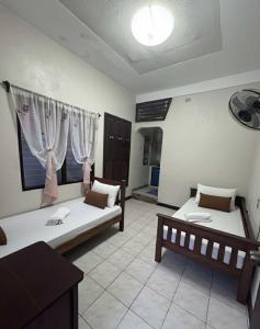 Ένα ή περισσότερα κρεβάτια σε δωμάτιο στο Placido's Vacation Home