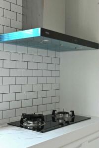 Η κουζίνα ή μικρή κουζίνα στο บ้านเคียงดาวแม่สะเรียง