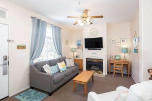 Телевизор и/или развлекательный центр в After Dune Delight