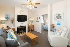 Телевизор и/или развлекательный центр в After Dune Delight