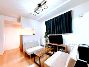 Televiisor ja/või meelelahutuskeskus majutusasutuses Excel 中島公園 -FIX HOME-